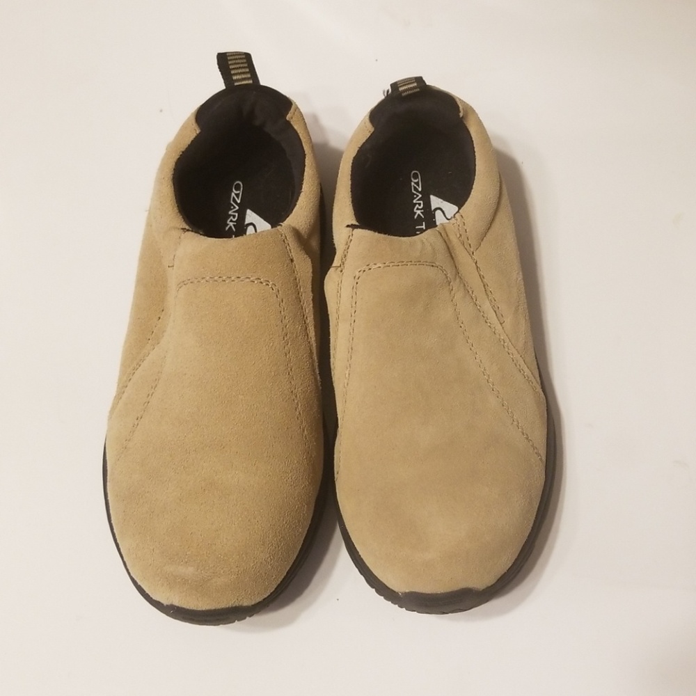 Ozark Trail womens size 6 Suede Leather Tan slipon